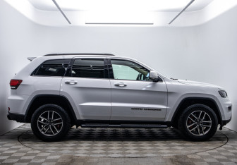 Подержанный автомобиль Jeep Grand Cherokee 2021 года (4 фото)