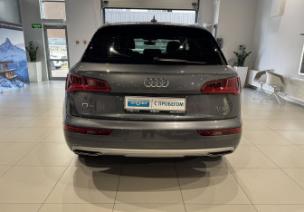 Подержанный автомобиль Audi Q5 2018 года (5 фото)