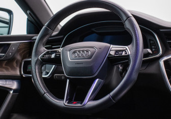 Подержанный автомобиль Audi A7 2018 года (15 фото)