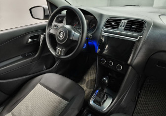 Подержанный автомобиль Volkswagen Polo Sedan 2011 года (10 фото)