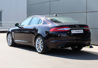 Подержанный автомобиль Jaguar XF Sedan 2014 года (7 фото)