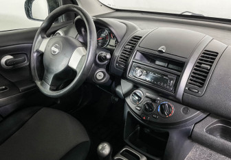 Подержанный автомобиль Nissan Note 2011 года (9 фото)