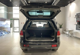 Подержанный автомобиль Hyundai Santa Fe 2011 года (7 фото)