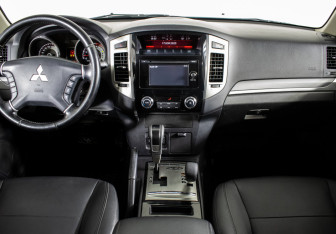 Подержанный автомобиль Mitsubishi Pajero 2019 года (11 фото)