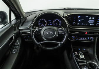 Подержанный автомобиль Hyundai Sonata 2020 года (12 фото)
