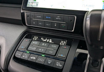 Подержанный автомобиль Honda Stepwgn 2018 года (17 фото)