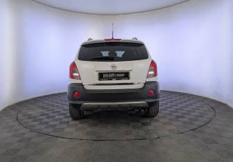 Подержанный автомобиль Opel Antara 2014 года (6 фото)