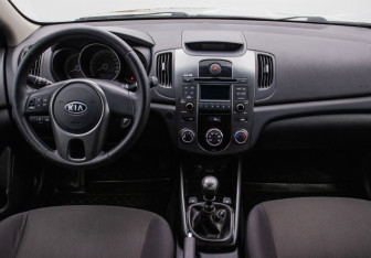 Подержанный автомобиль Kia Cerato Sedan 2010 года (13 фото)