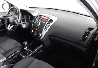 Подержанный автомобиль Kia Ceed Hatchback 2010 года (6 фото)