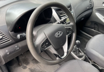 Подержанный автомобиль Hyundai Solaris Sedan 2013 года (14 фото)
