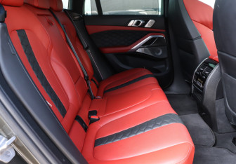 Подержанный автомобиль BMW X6 M 2021 года (10 фото)