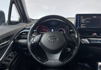 Подержанный автомобиль Toyota C-HR 2021 года (19 фото)