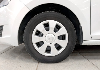 Подержанный автомобиль Skoda Rapid Liftback 2019 года (18 фото)