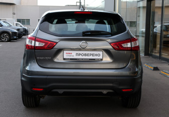 Подержанный автомобиль Nissan Qashqai 2017 года (6 фото)