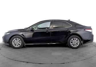 Подержанный автомобиль Toyota Camry Sedan 2019 года (8 фото)