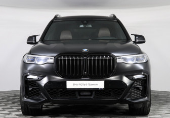 Подержанный автомобиль BMW X7 2022 года (3 фото)