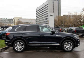 Подержанный автомобиль Volkswagen Touareg 2019 года (3 фото)