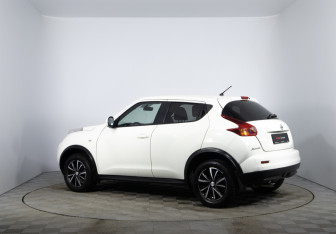 Подержанный автомобиль Nissan Juke 2013 года (7 фото)