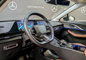 Подержанный автомобиль Omoda C5 2023 года (16 фото)