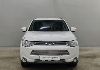 Подержанный автомобиль Mitsubishi Outlander 2012 года (2 фото)