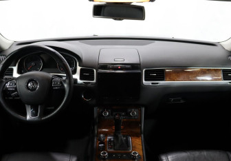 Подержанный автомобиль Volkswagen Touareg 2013 года (14 фото)