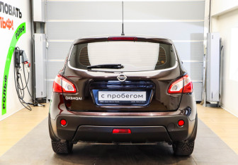 Подержанный автомобиль Nissan Qashqai 2012 года (5 фото)