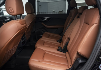Подержанный автомобиль Audi Q7 2021 года (15 фото)