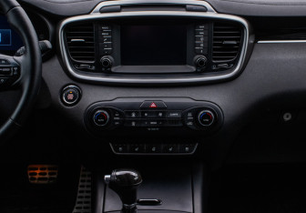 Подержанный автомобиль Kia Sorento 2017 года (15 фото)