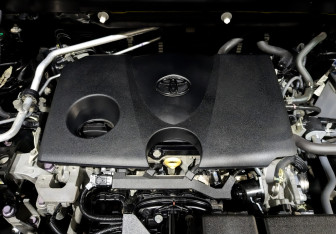 Подержанный автомобиль Toyota RAV4 2021 года (9 фото)