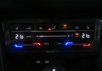 Подержанный автомобиль Volkswagen Tiguan 2022 года (18 фото)
