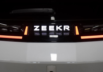 Подержанный автомобиль Zeekr X 2023 года (29 фото)