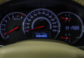 Подержанный автомобиль Nissan Teana 2011 года (12 фото)