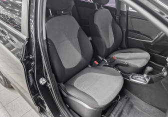 Подержанный автомобиль Hyundai Solaris Hatchback 2014 года (23 фото)