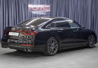 Подержанный автомобиль Audi S8 2021 года (5 фото)