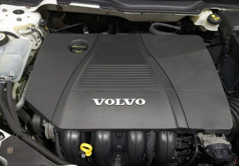 Подержанный автомобиль Volvo C30 2011 года (9 фото)