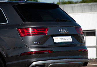 Подержанный автомобиль Audi Q7 2018 года (29 фото)