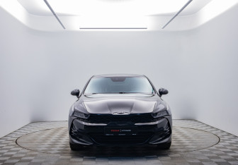 Подержанный автомобиль Kia K5 2021 года (2 фото)