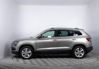 Подержанный автомобиль Skoda Karoq 2020 года (8 фото)