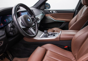 Подержанный автомобиль BMW X5 2021 года (10 фото)