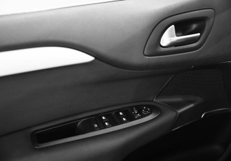 Подержанный автомобиль Citroen C4 Hatchback 2013 года (13 фото)