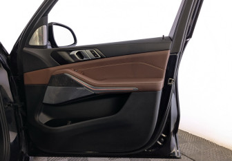 Подержанный автомобиль BMW X5 2021 года (25 фото)