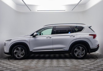 Подержанный автомобиль Hyundai Santa Fe 2021 года (2 фото)
