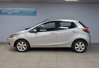 Подержанный автомобиль Mazda 2 Hatchback 2009 года (8 фото)