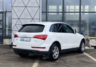 Подержанный автомобиль Audi Q5 2010 года (5 фото)