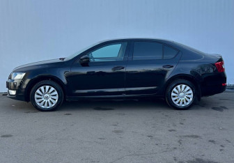 Подержанный автомобиль Skoda Octavia Liftback 2016 года (8 фото)