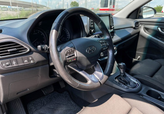 Подержанный автомобиль Hyundai i30 Hatchback 2019 года (13 фото)