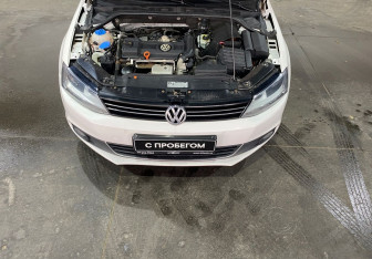 Подержанный автомобиль Volkswagen Jetta Sedan 2012 года (16 фото)