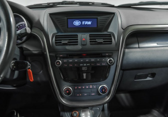 Подержанный автомобиль FAW Besturn X80 2017 года (7 фото)