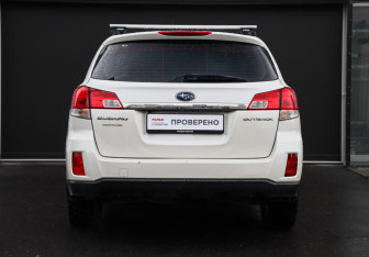 Подержанный автомобиль Subaru Outback Wagon 2011 года (5 фото)