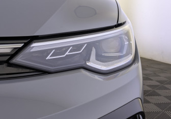 Подержанный автомобиль Volkswagen Golf Hatchback 2025 года (11 фото)